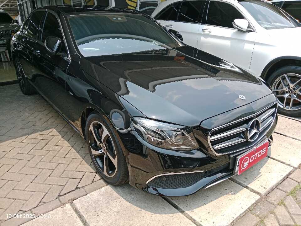 2019 Mercedes-Benz E300 2.0 - Foto 1 dari 6