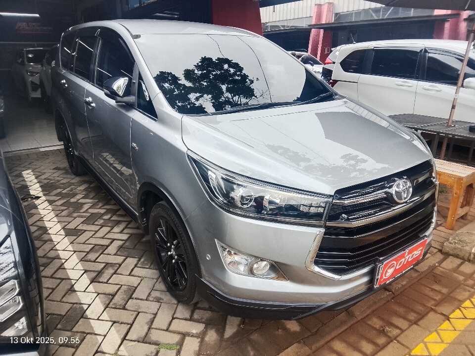 2017 Toyota Kijang Innova 2.0 Venturer - Foto 1 dari 6