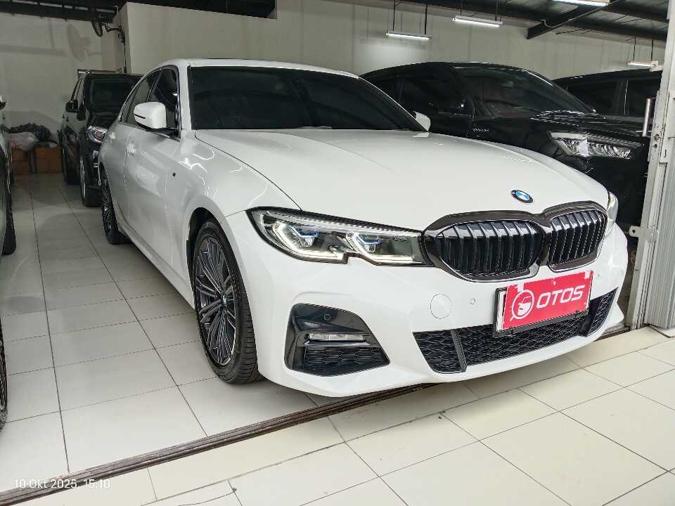 2019 BMW 330i 2.0 - Foto 1 dari 6