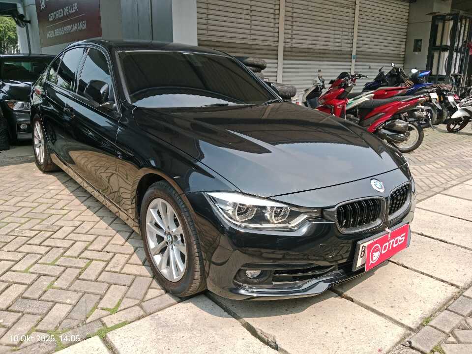 2017 BMW 320i 2.0 - Foto 1 dari 6