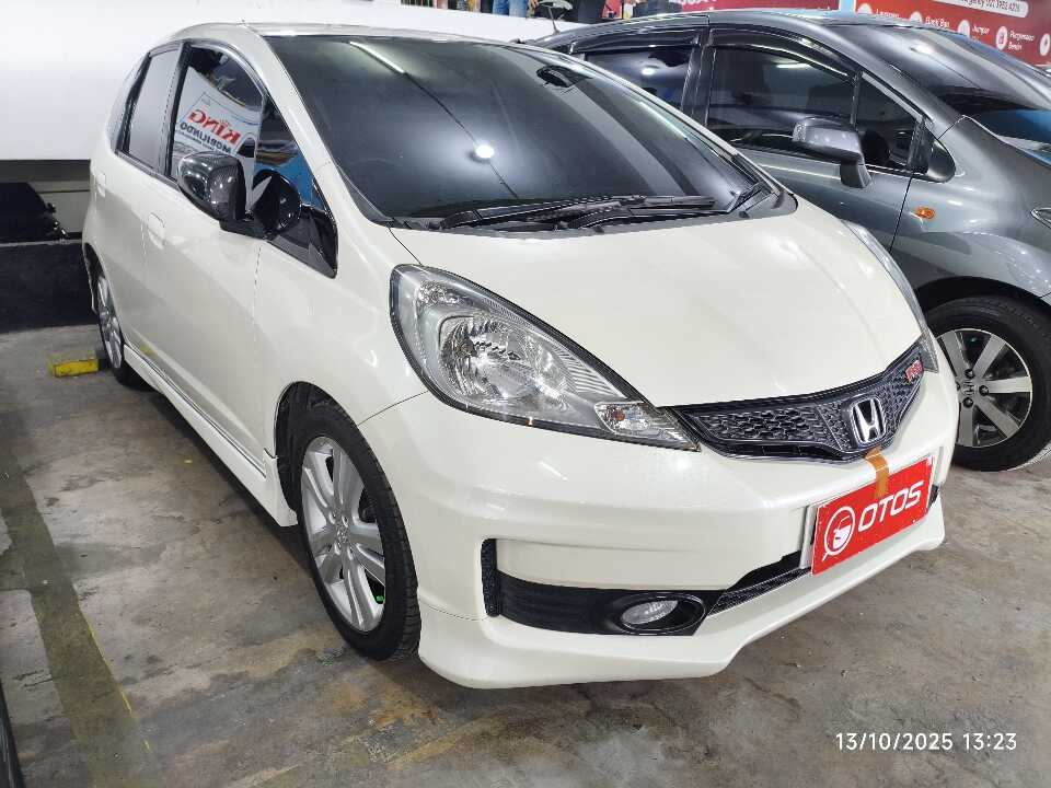 2011 Honda Jazz 1.5 E - Foto 1 dari 6