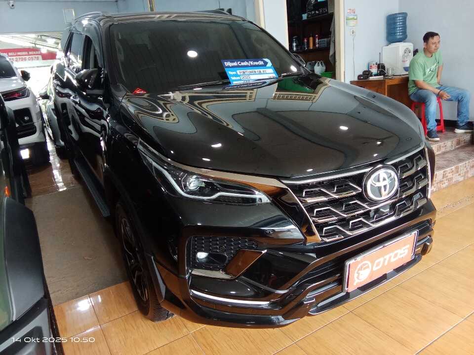 2022 Toyota Fortuner 2.8 GR Sport - Foto 1 dari 6