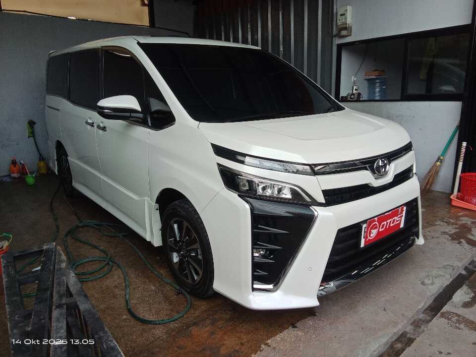 2019 Toyota Voxy 2.0 - Foto 1 dari 6