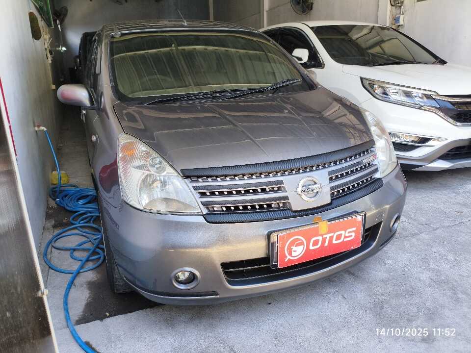 2010 Nissan Grand Livina 1.5 XV - Foto 1 dari 6