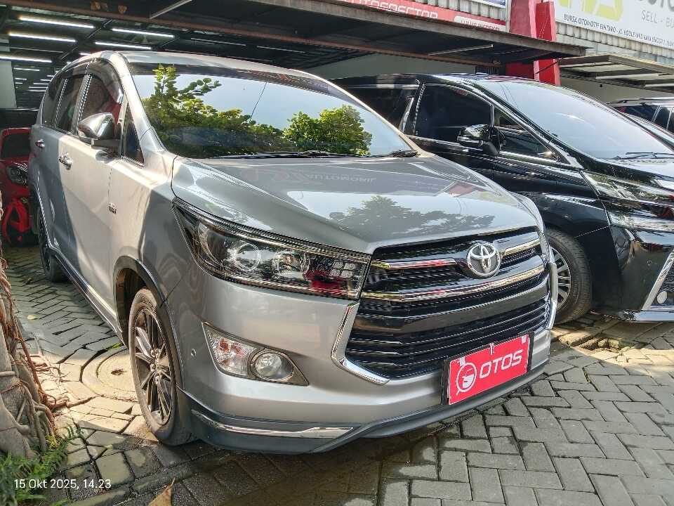 2019 Toyota Kijang Innova 2.0 Venturer - Foto 1 dari 6