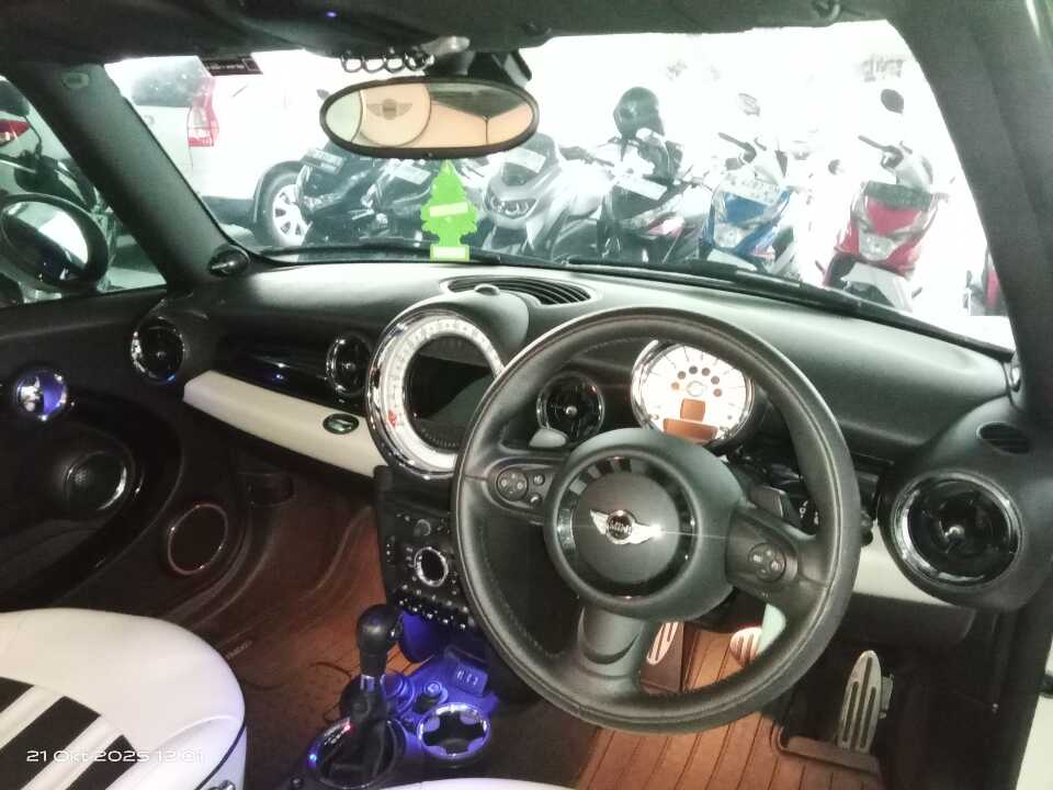 Foto Mobil Bekas Dashboard MINI Cooper 1.6 S tahun 2013