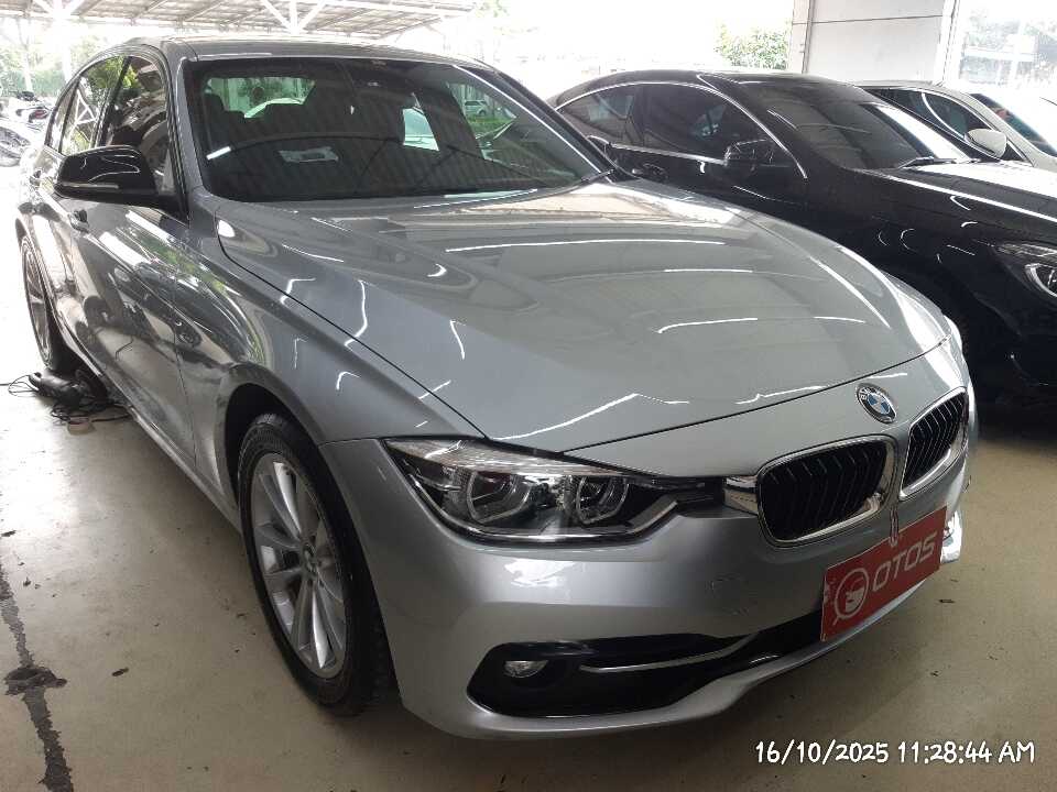2016 BMW 320i 2.0 - Foto 1 dari 6