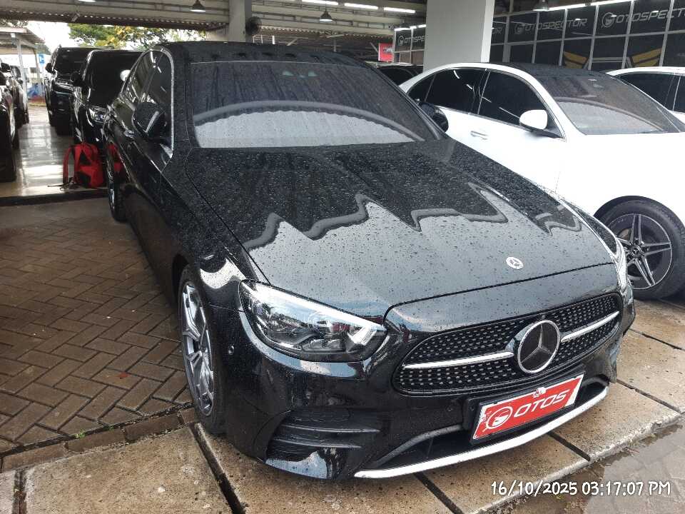 2023 Mercedes-Benz E300 2.0 - Foto 1 dari 6