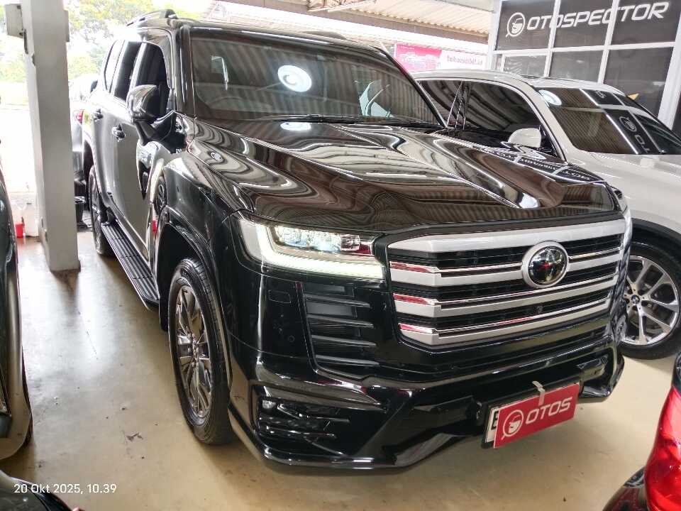 2023 Toyota Land Cruiser 3.3 300 VX-R - Foto 1 dari 6