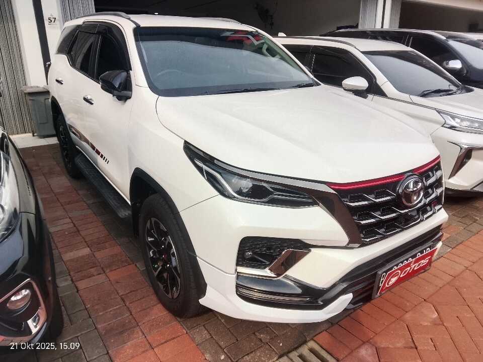 2021 Toyota Fortuner 2.4 4X2 VRZ - Foto 1 dari 6