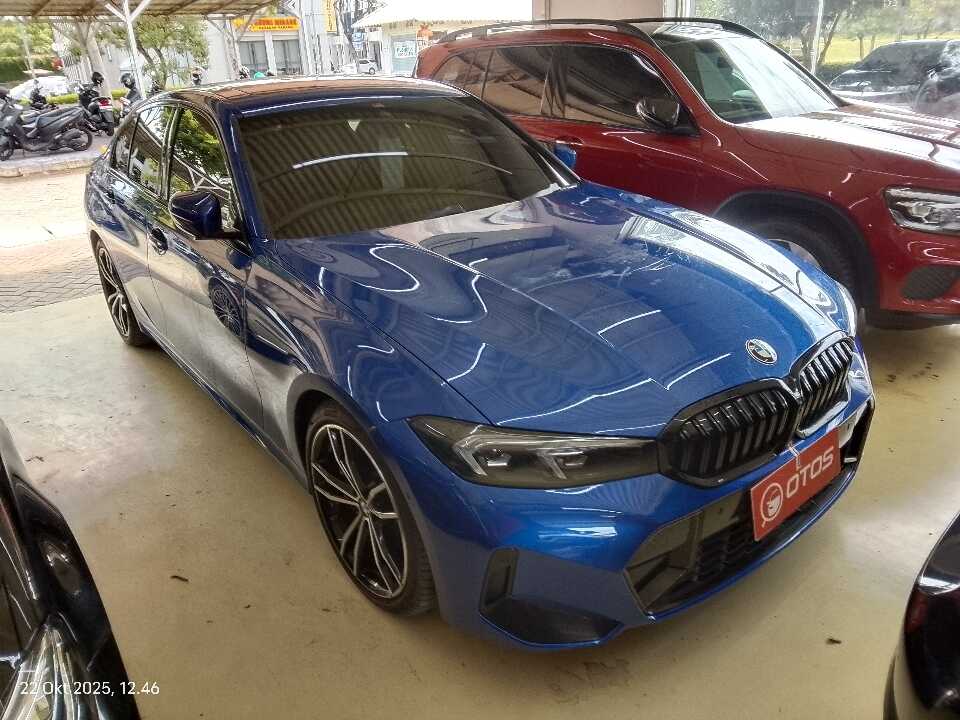 2023 BMW 330i 2.0 M Sport - Foto 1 dari 6