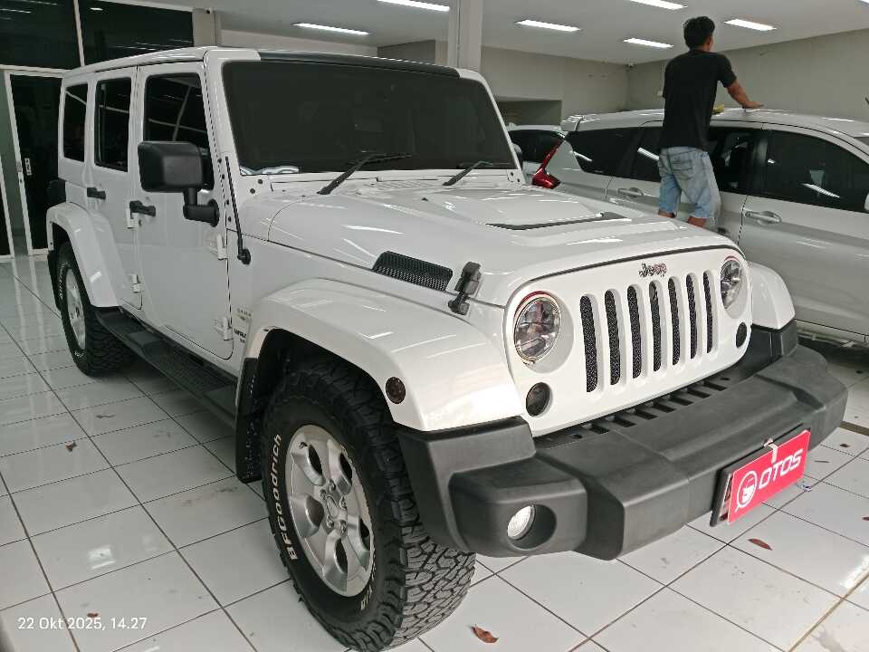 2013 Jeep Wrangler 3.6 Sahara - Foto 1 dari 6