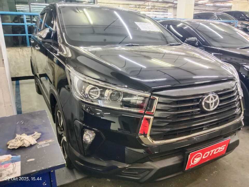 2022 Toyota Kijang Innova 2.4 Venturer - Foto 1 dari 6