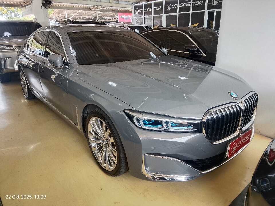 2019 BMW 740Li 3.0 - Foto 1 dari 6