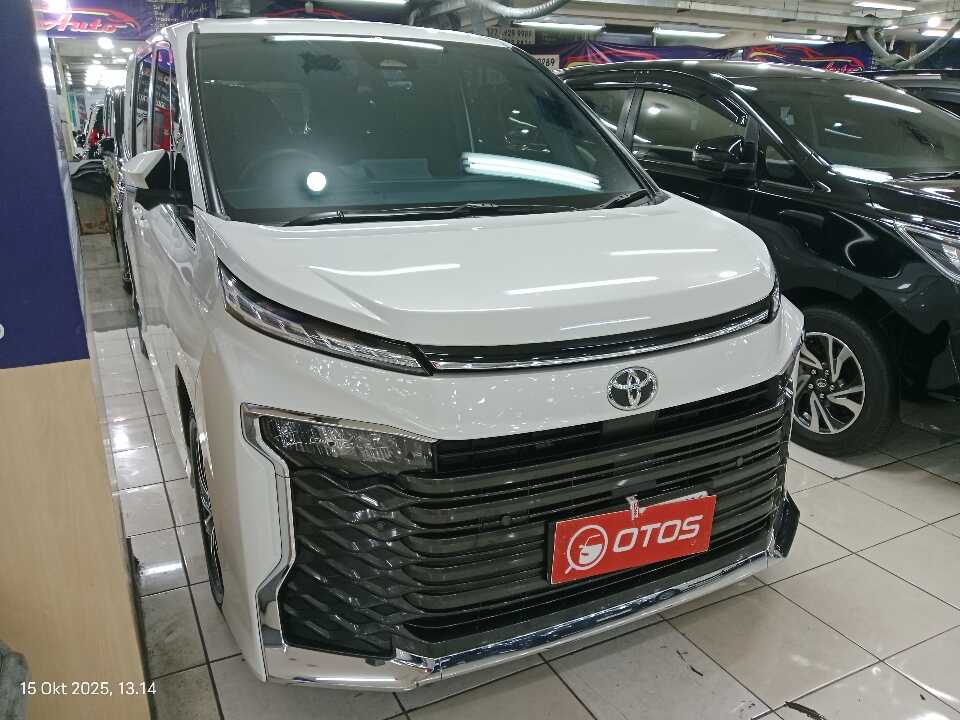 2023 Toyota Voxy 2.0 - Foto 1 dari 6