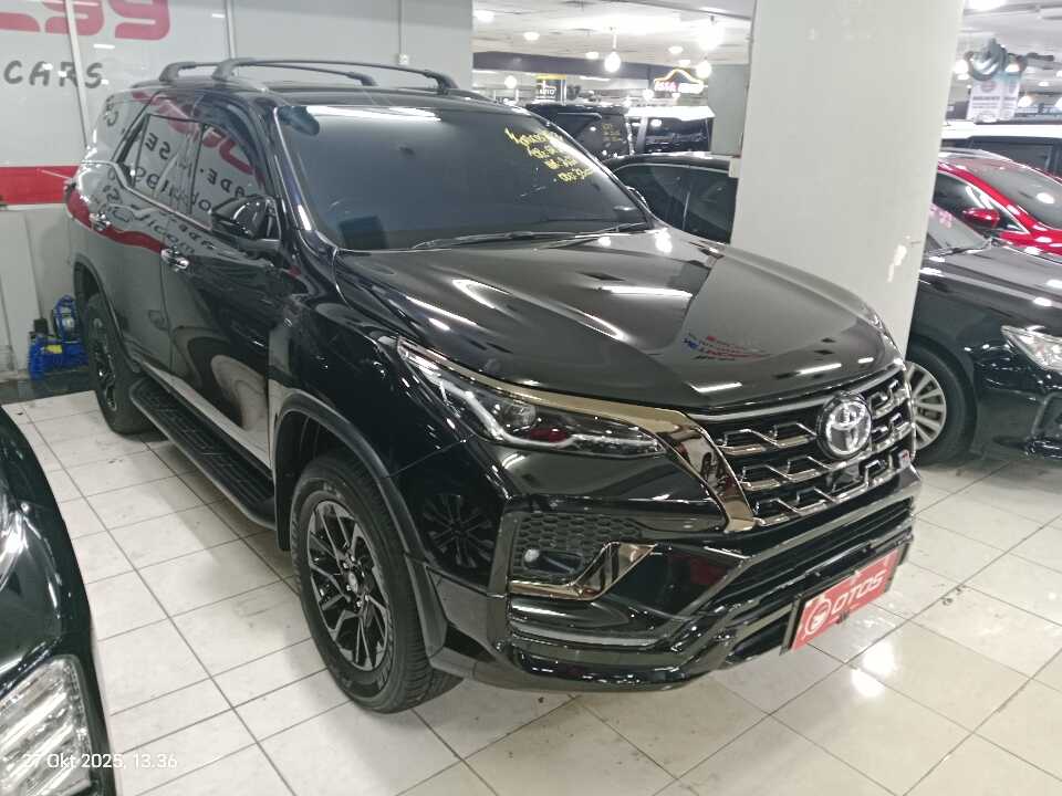 2022 Toyota Fortuner 2.8 4X2 VRZ - Foto 1 dari 6