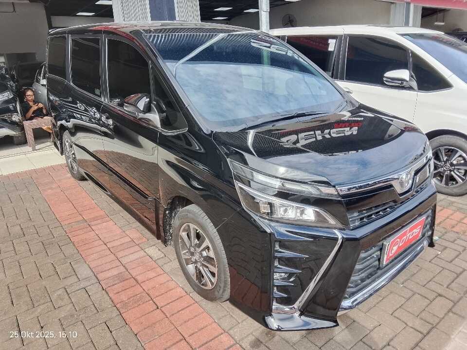 2018 Toyota Voxy 2.0 - Foto 1 dari 6