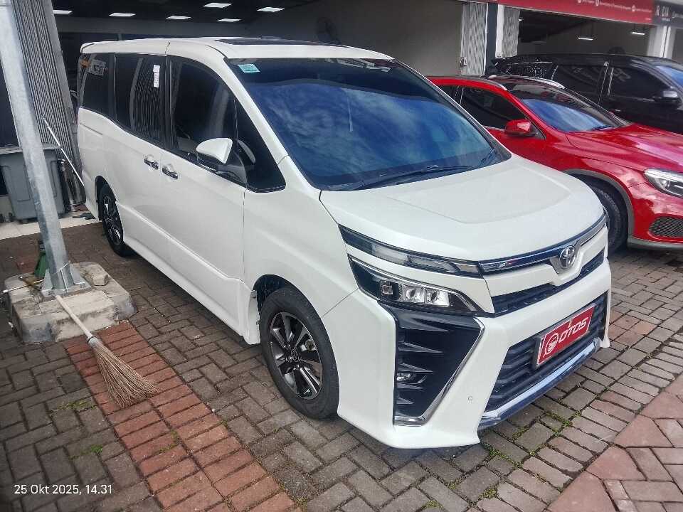 2019 Toyota Voxy 2.0 - Foto 1 dari 6