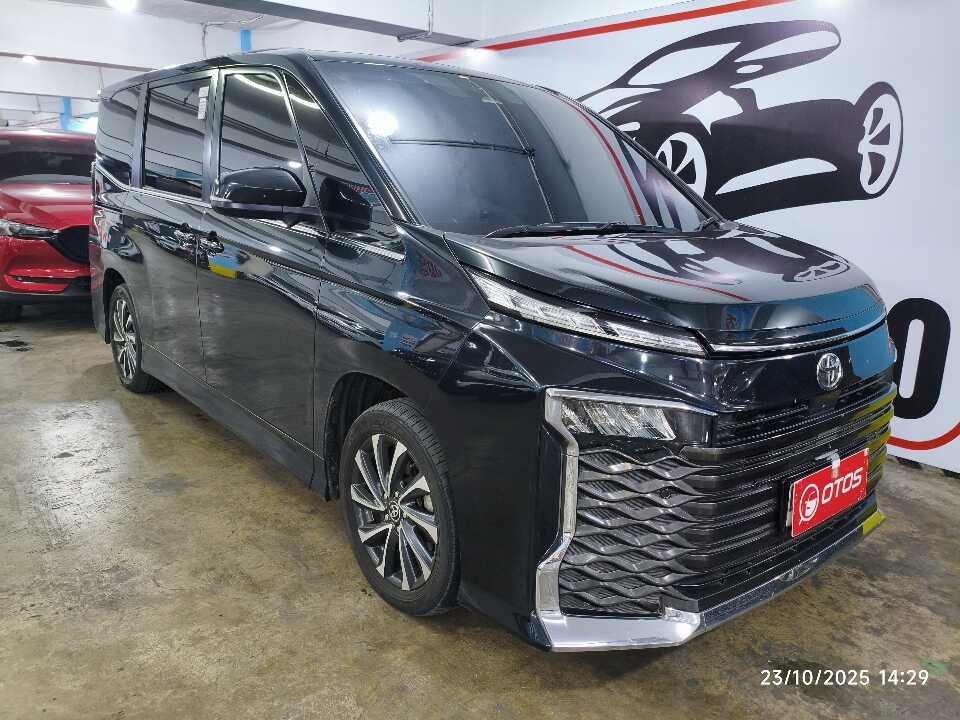 2022 Toyota Voxy 2.0 - Foto 1 dari 6