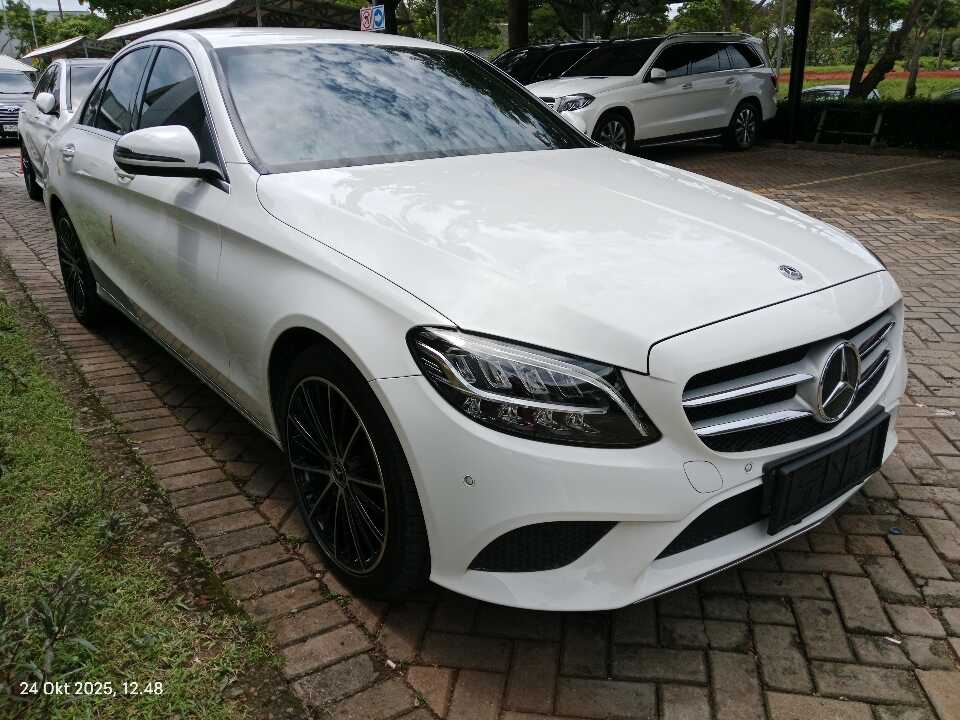 2019 Mercedes-Benz C200 1.5 - Foto 1 dari 6