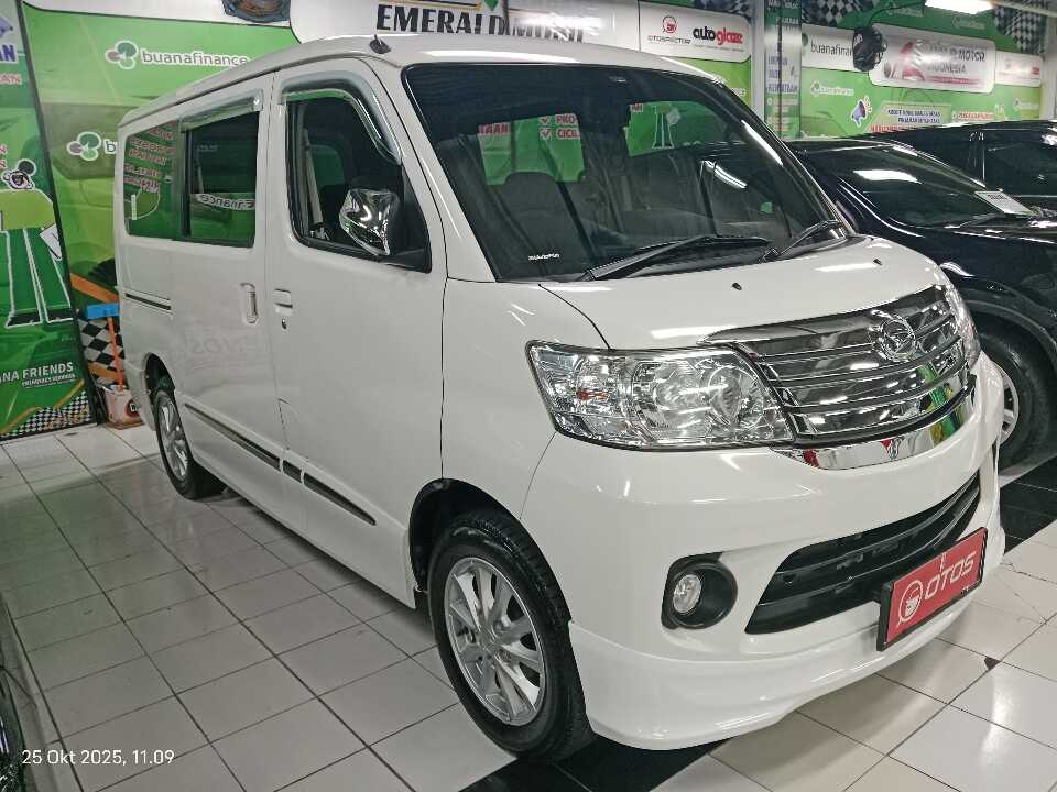 2022 Daihatsu Luxio 1.5 X - Foto 1 dari 6