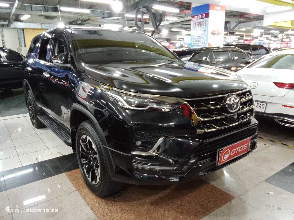 2022 Toyota Fortuner 2.8 4X2 VRZ - Foto 1 dari 6