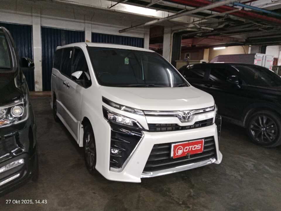 2020 Toyota Voxy 2.0 - Foto 1 dari 6