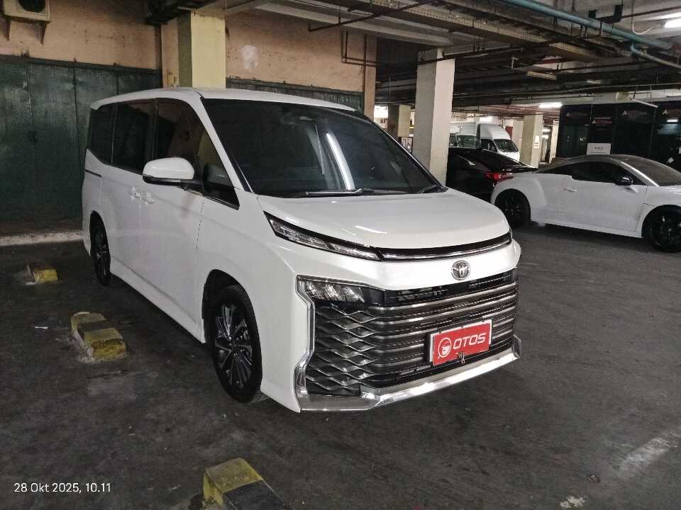 2022 Toyota Voxy 2.0 - Foto 1 dari 6