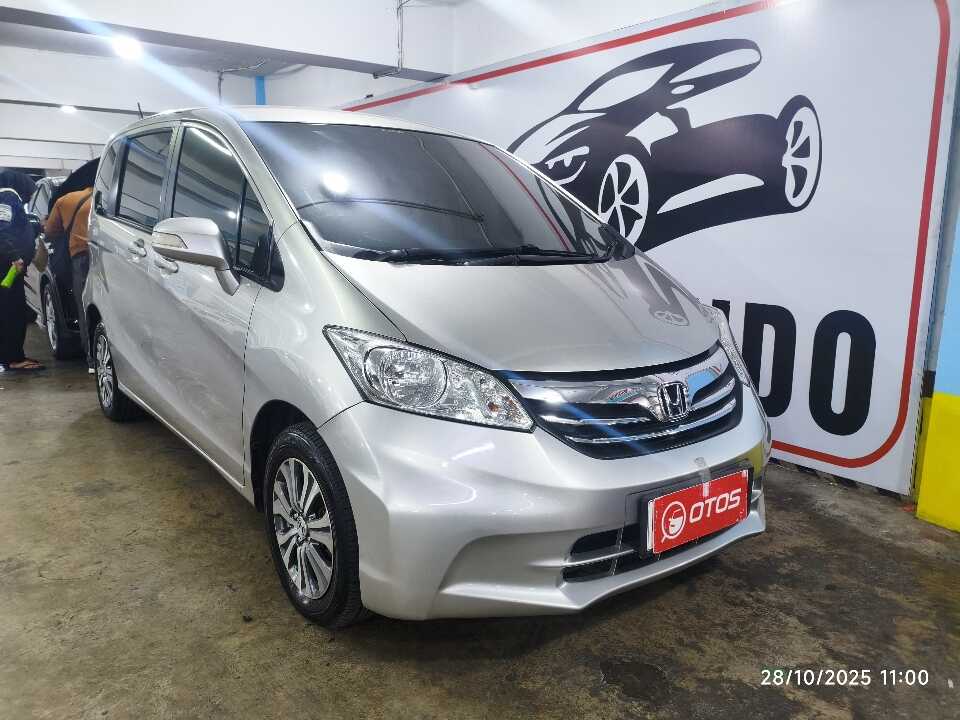 2012 Honda Freed 1.5 E - Foto 1 dari 6