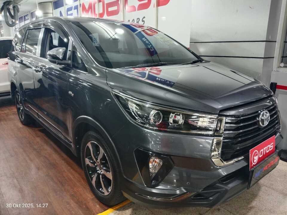 2022 Toyota Kijang Innova 2.0 Venturer - Foto 1 dari 6