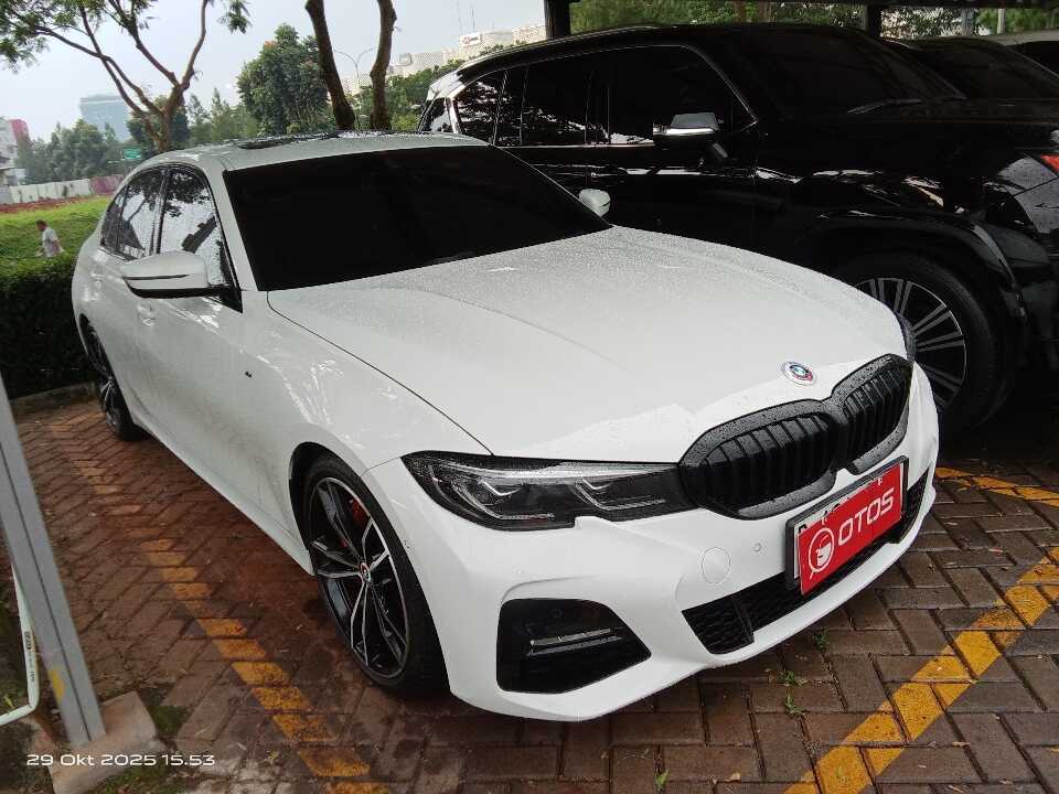 2022 BMW 330i 2.0 - Foto 1 dari 6