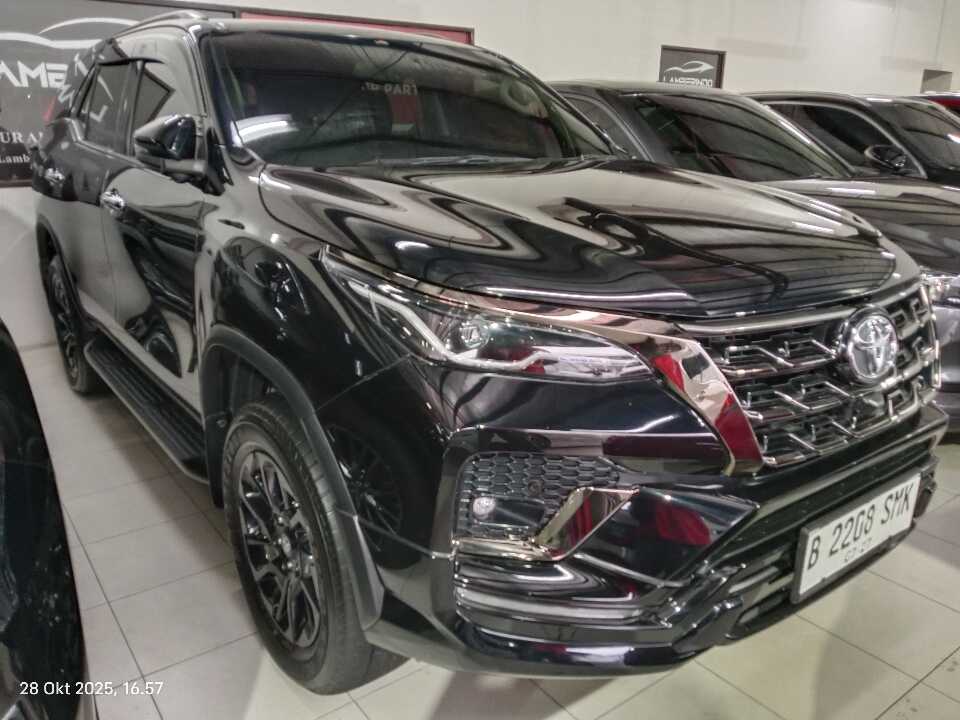 2022 Toyota Fortuner 2.8 4X2 VRZ - Foto 1 dari 6