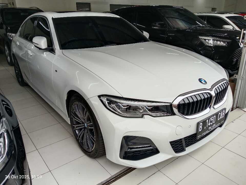 2020 BMW 330i 2.0 - Foto 1 dari 6