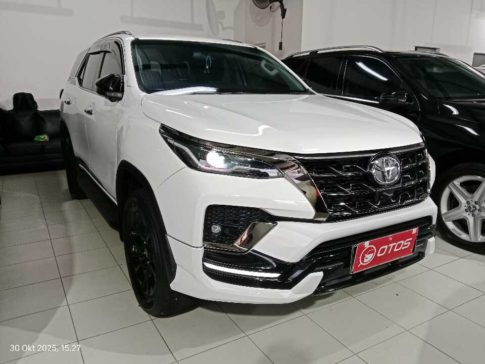 2022 Toyota Fortuner 2.8 4X4 VRZ - Foto 1 dari 6