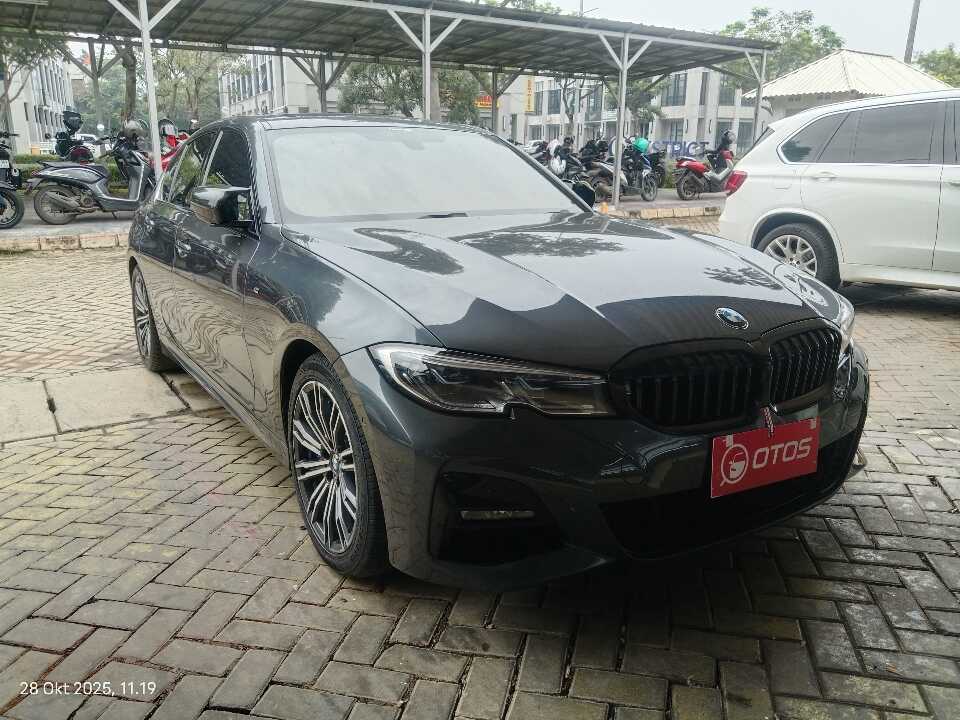 2019 BMW 330i 2.0 - Foto 1 dari 6
