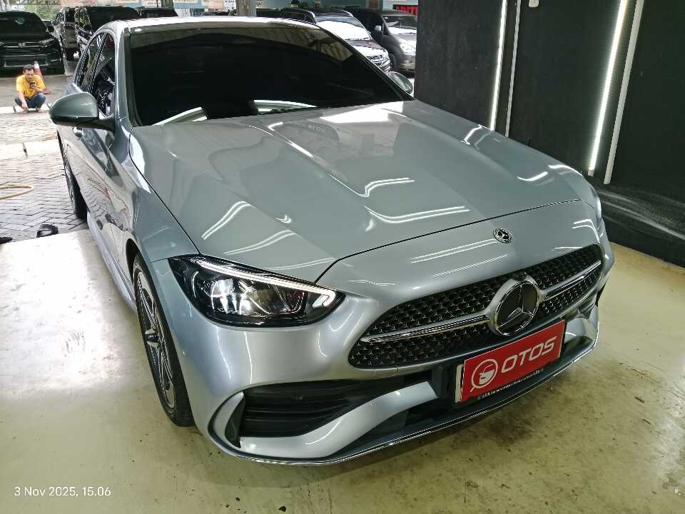 2023 Mercedes-Benz C300 2.0 - Foto 1 dari 6