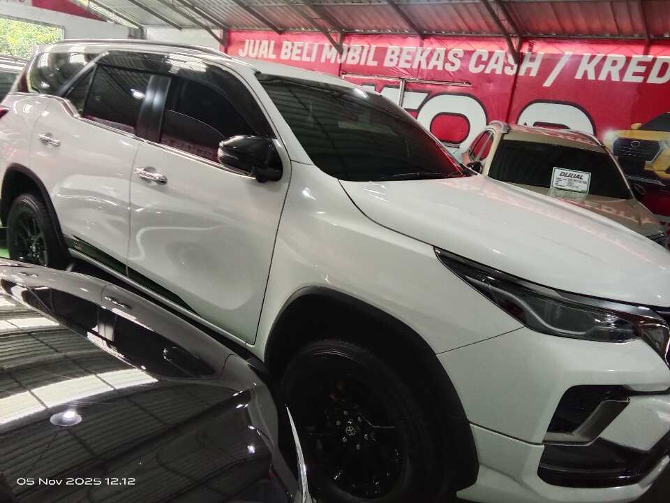 2023 Toyota Fortuner 2.8 GR Sport - Foto 1 dari 6