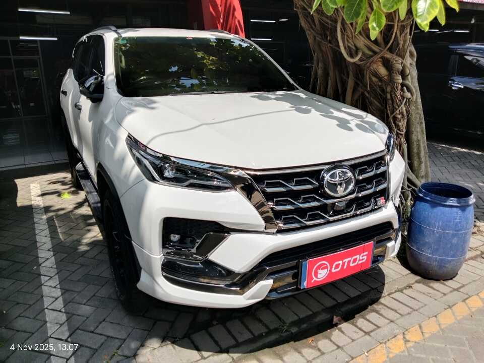 2022 Toyota Fortuner 2.8 4X2 VRZ - Foto 1 dari 6
