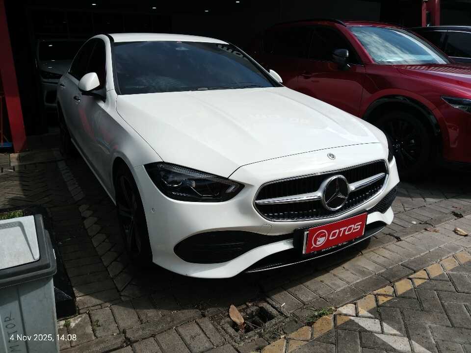 2023 Mercedes-Benz C200 1.5 - Foto 1 dari 6