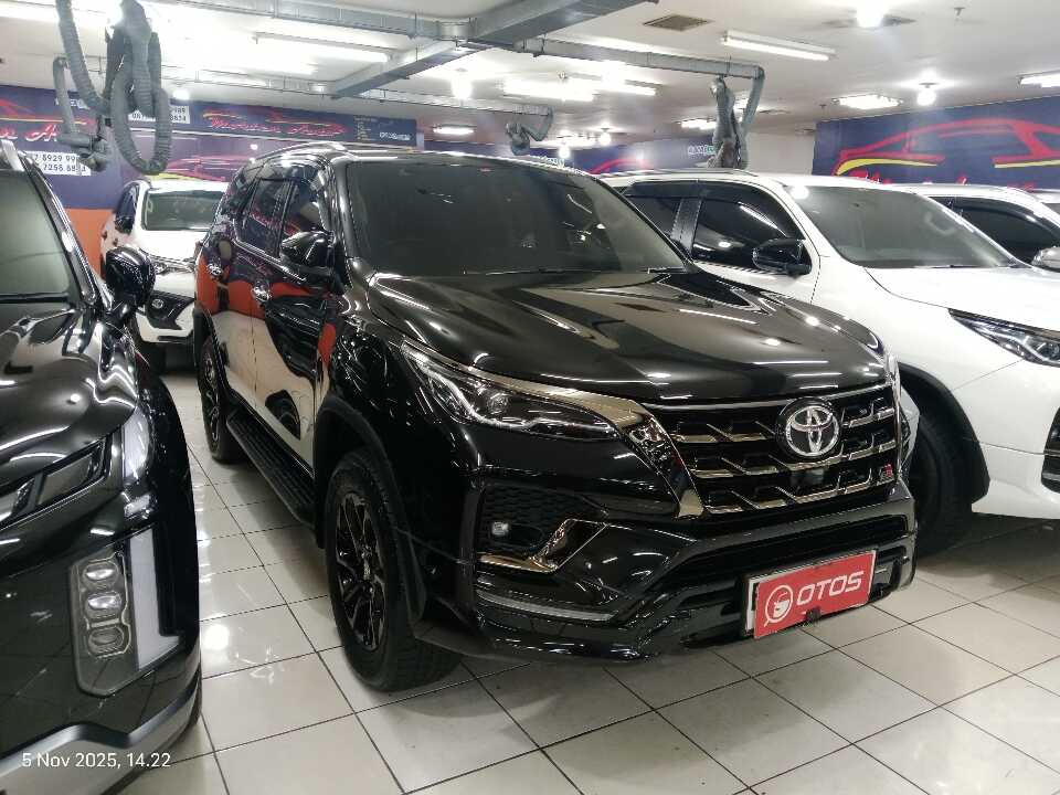 2023 Toyota Fortuner 2.8 4X2 VRZ - Foto 1 dari 6