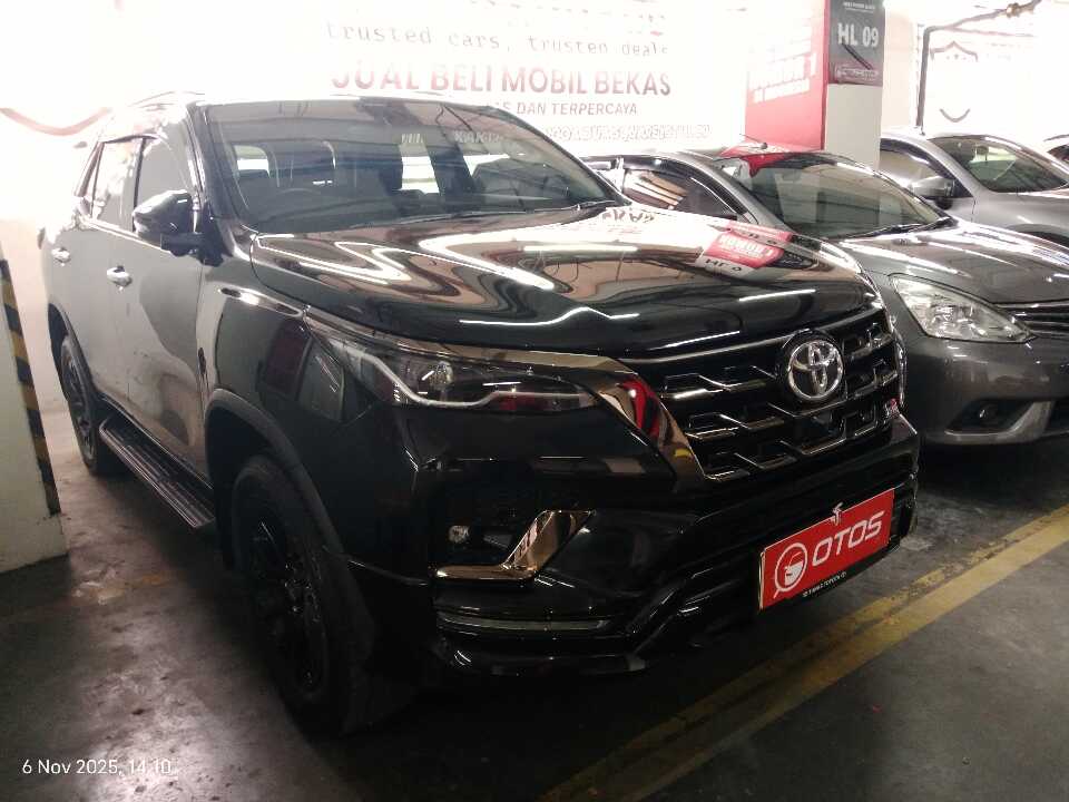 2022 Toyota Fortuner 2.8 4X2 VRZ - Foto 1 dari 6