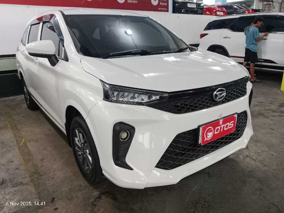 2023 Daihatsu Xenia 1.3 X - Foto 1 dari 6