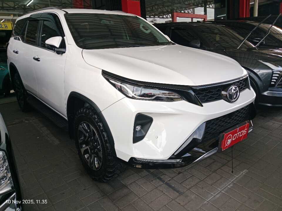 2024 Toyota Fortuner 2.8 4X4 VRZ - Foto 1 dari 6