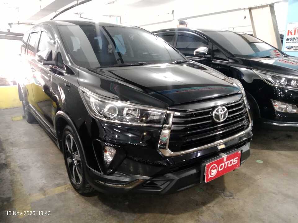 2021 Toyota Kijang Innova 2.4 Venturer - Foto 1 dari 6