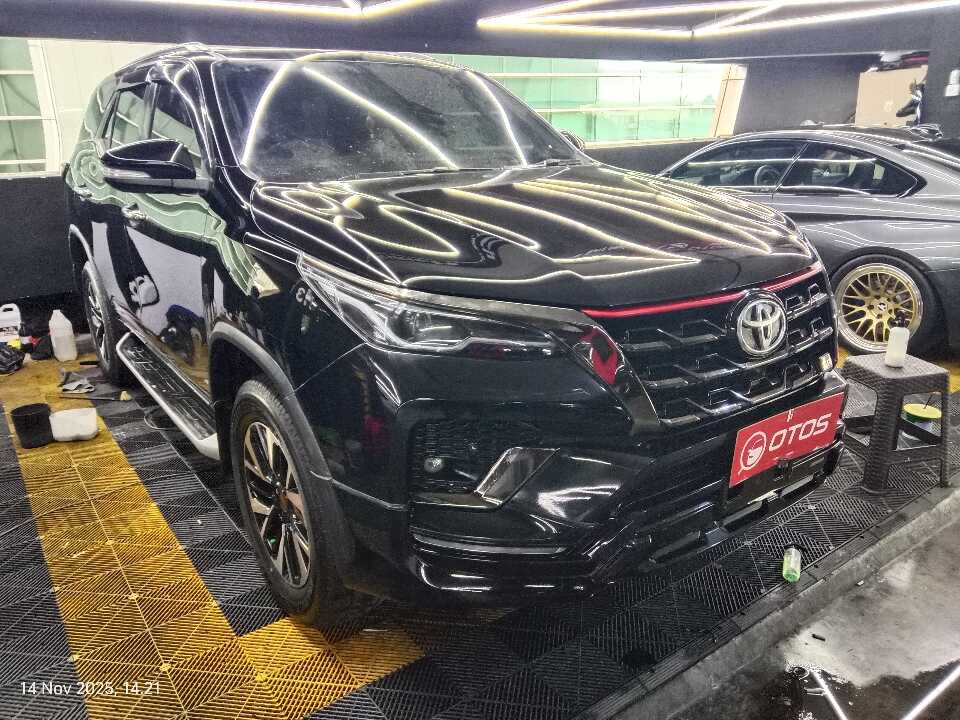 2016 Toyota Fortuner 2.4 4X2 VRZ - Foto 1 dari 6