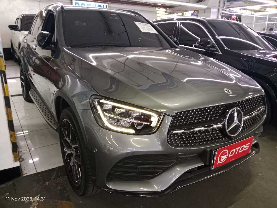 2022 Mercedes-Benz GLC200 2.0 - Foto 1 dari 6