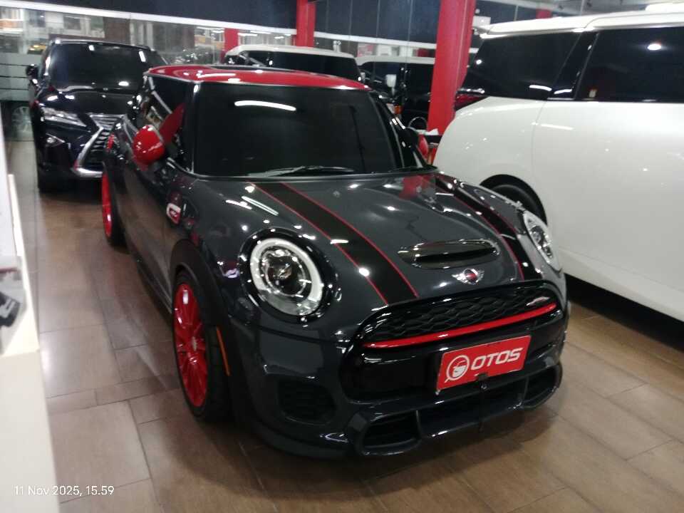 2017 MINI Cooper 2.0 John Cooper Works - Foto 1 dari 6