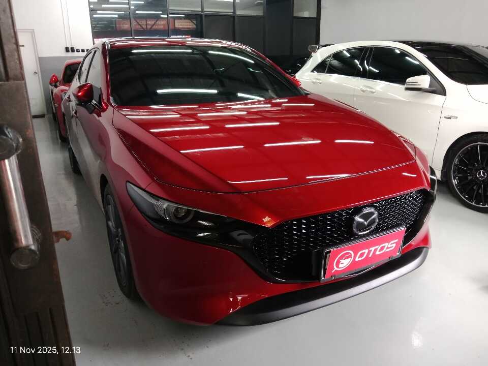 2020 Mazda 3 2.0 Skyactive-G Hatchback - Foto 1 dari 6