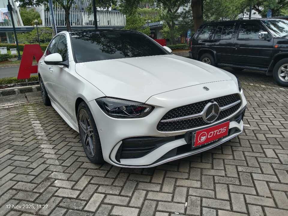 2023 Mercedes-Benz C300 2.0 AMG - Foto 1 dari 6