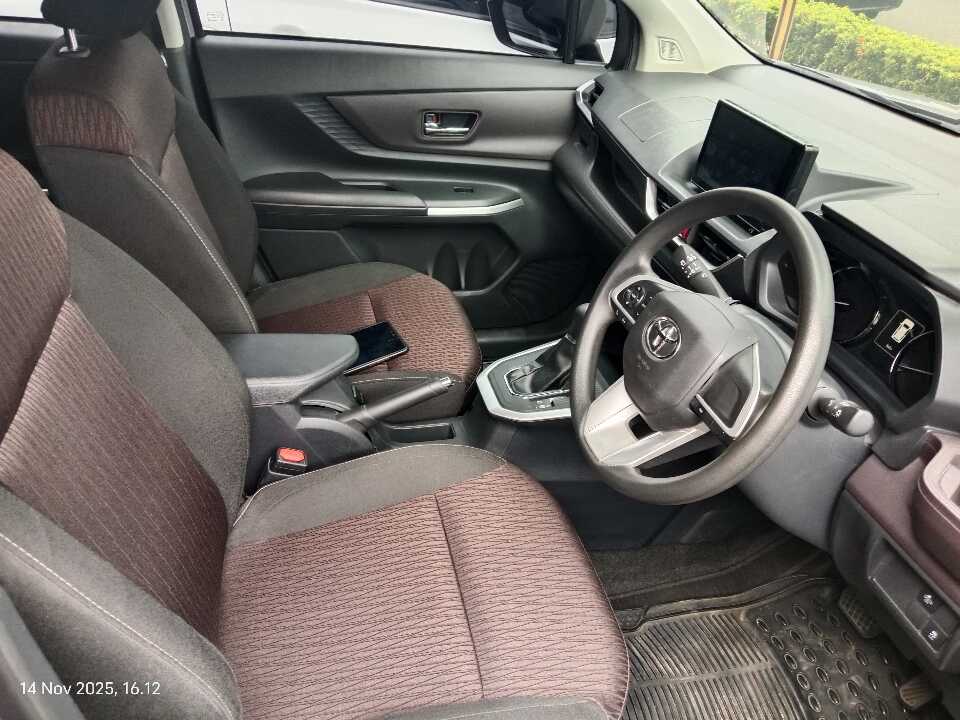 Foto Mobil Bekas Kabin Depan Toyota Avanza 1.3 G tahun 2020